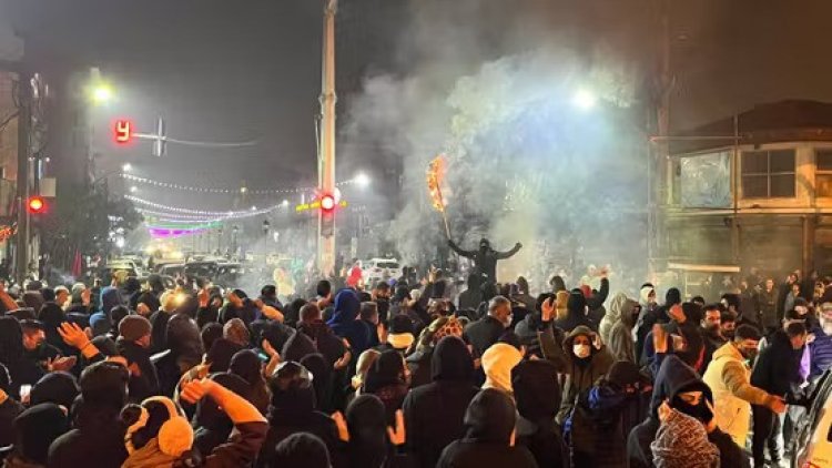 İran: Ayetullah Hameney, protestocular karşısında ülkenin 'geri adım atmayacağını' açıkladı