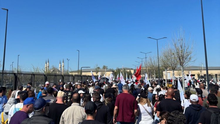 'Hükümet halkın mesajını almadı, pazartesi genel grevde ve Meclis önündeyiz'