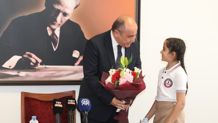 Ali Murat Başçeri, öğrencileri kabul etti: 'Çocuklar, geleceğin teminatıdır'