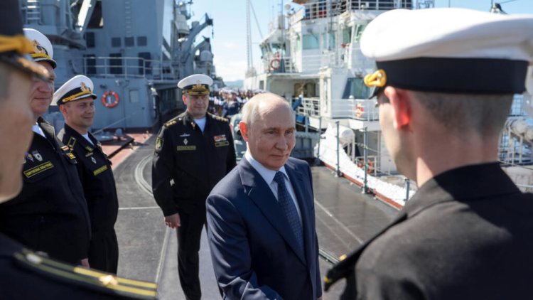 Vladimir Putin, Japonya ile ihtilaflı olan Kuril Adaları'nı ziyaret etti