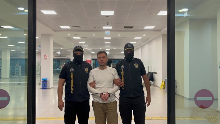 İzmir'de ‘FETÖ Borsası’nı yönettiği ileri sürülen Serkan Kurtuluş Arjantin’den Türkiye’ye getirildi