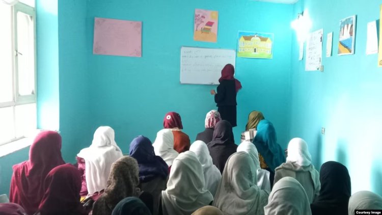 Taliban'ın yasağına rağmen Afgan kızları eğitim için tutuklanmayı göze alıyor
