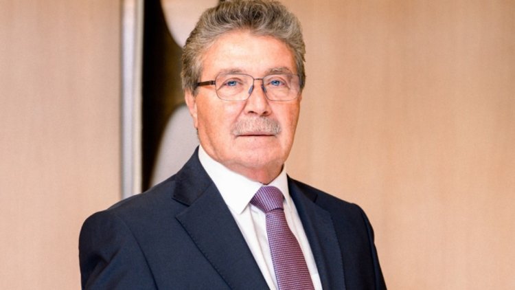 Başbakan Ünal Üstel, Bayındırlık ve Ulaştırma Bakanı Erhan Arıklı’nın görevden alındığını açıkladı