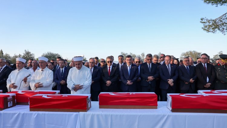 15 Kıbrıslı Türk 52 yıl sonra yeniden toprağa verildi, Şehitler Müzesi açıldı