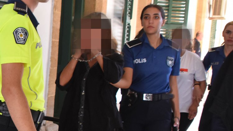Ercan Havalimanı'nda valizinden uyuşturucu kalıntılı öğütücü, pipet ve kutu çıktı