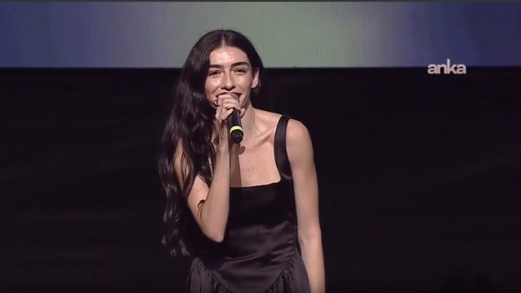 Hazar Ergüçlü Altın Koza’da ödül aldı: “Biz adaletsizlikle mi yaşayacağız?”