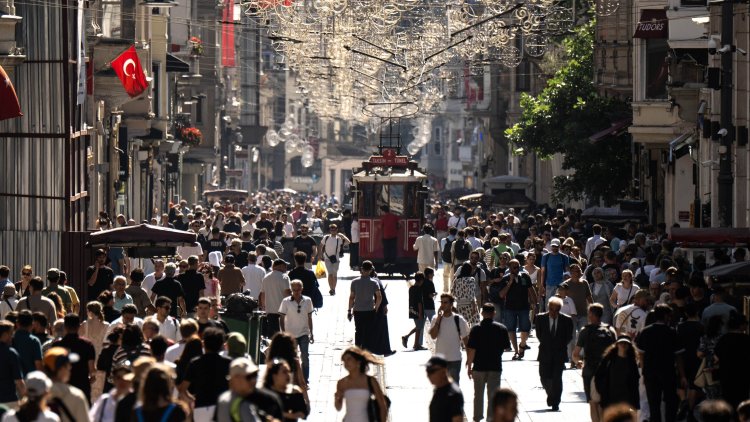 Türkiye’de faiz indiriminin iki yüzü: Büyümeye destek, TL’de değer kaybı riski