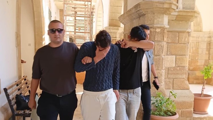 Lefkoşa'da seyyar büfeden yiyecek ve içecek hırsızlığı: İki zanlıya 2 gün tutukluluk