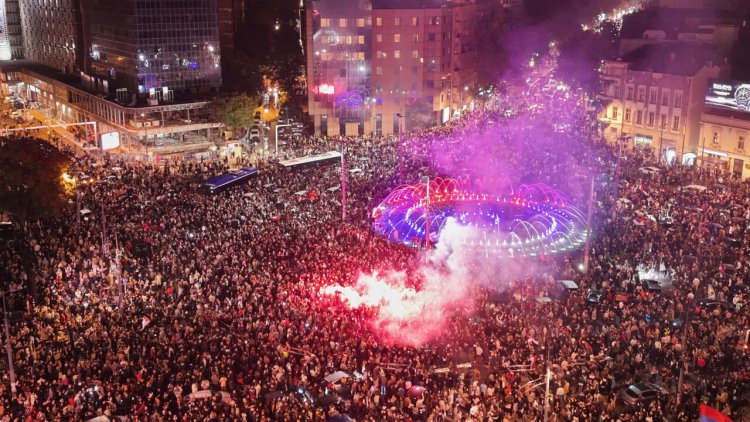 Sırbistan’da öğrencilerin iki yıllık mücadelesi otoriter iktidarı nasıl sona erdirdi?