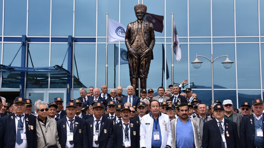 https://mikro-makro.net/akpden-20-binden-fazla-kibris-gazisine-asgari-ucretten-aylik-verilmesi-teklifi