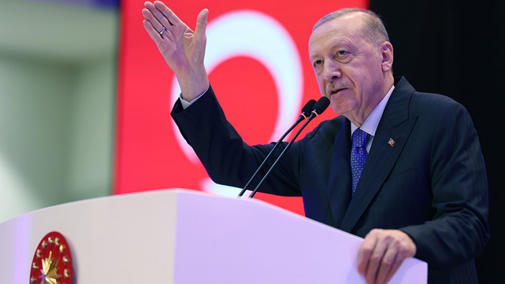 https://mikro-makro.net/turkiye-cumhurbaskani-erdogan-kibris-turkunun-dusmanlarina-gonullu-aparatlik-yapanlar-kaybedecek