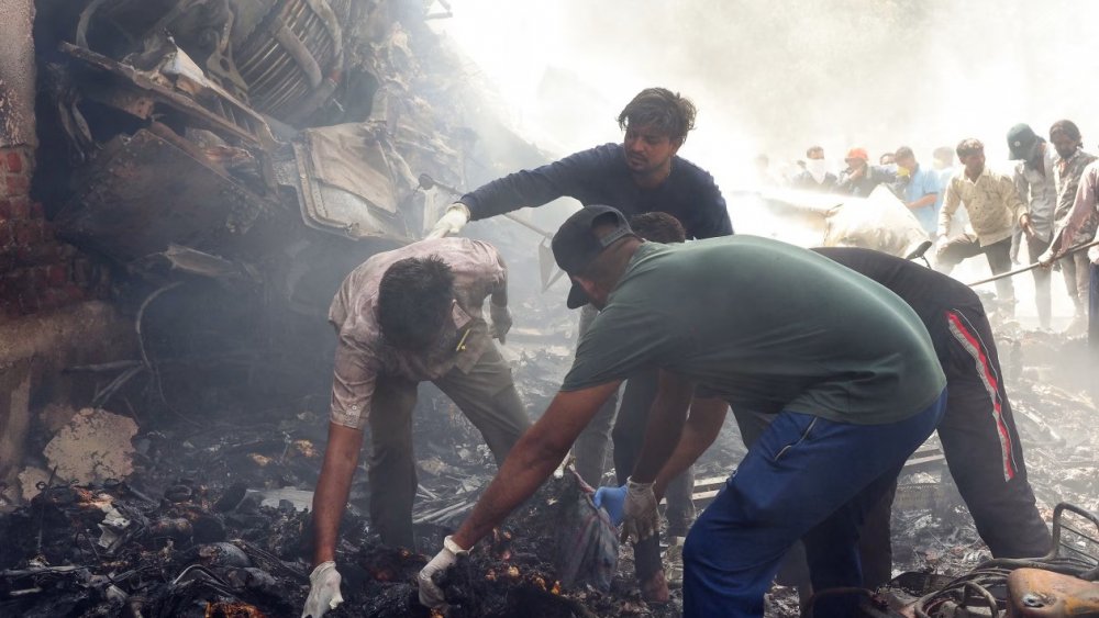 https://mikro-makro.net/hindistanda-boeing-kazasi-ucaktaki-242-kisinin-muhtemelen-oldugu-bildirildi