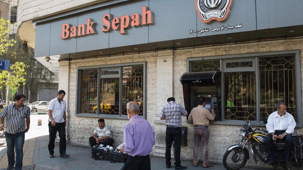 https://mikro-makro.net/israil-iran-bankalarini-calisamaz-hale-getirdi