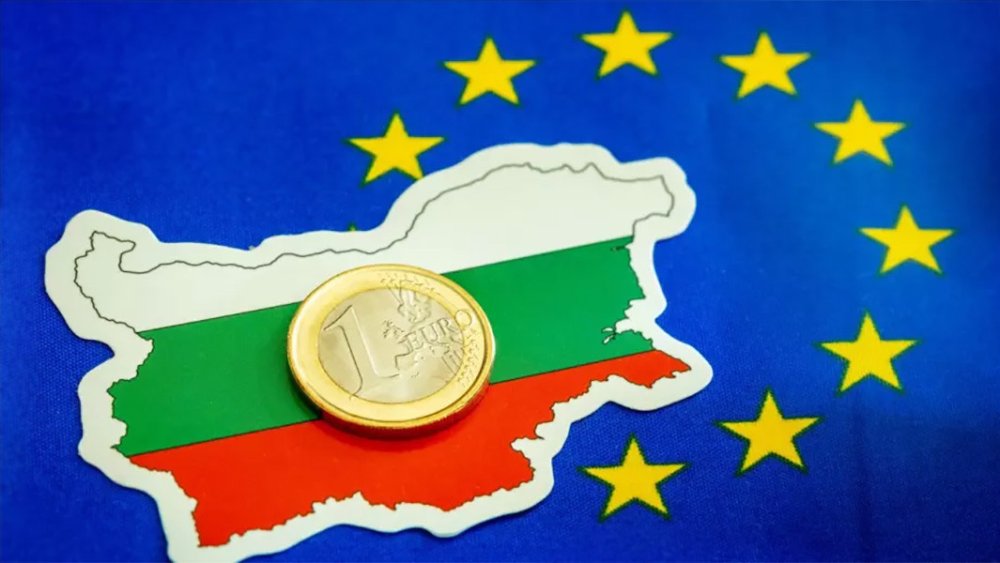 https://mikro-makro.net/bulgaristan-bolunmelere-ve-protestolara-ragmen-2026da-avroya-katiliyor