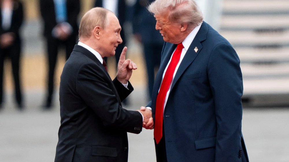 https://mikro-makro.net/putin-amerikan-savas-ucaklarinin-korumasinda-abdye-indi-ve-trumpla-gorustu