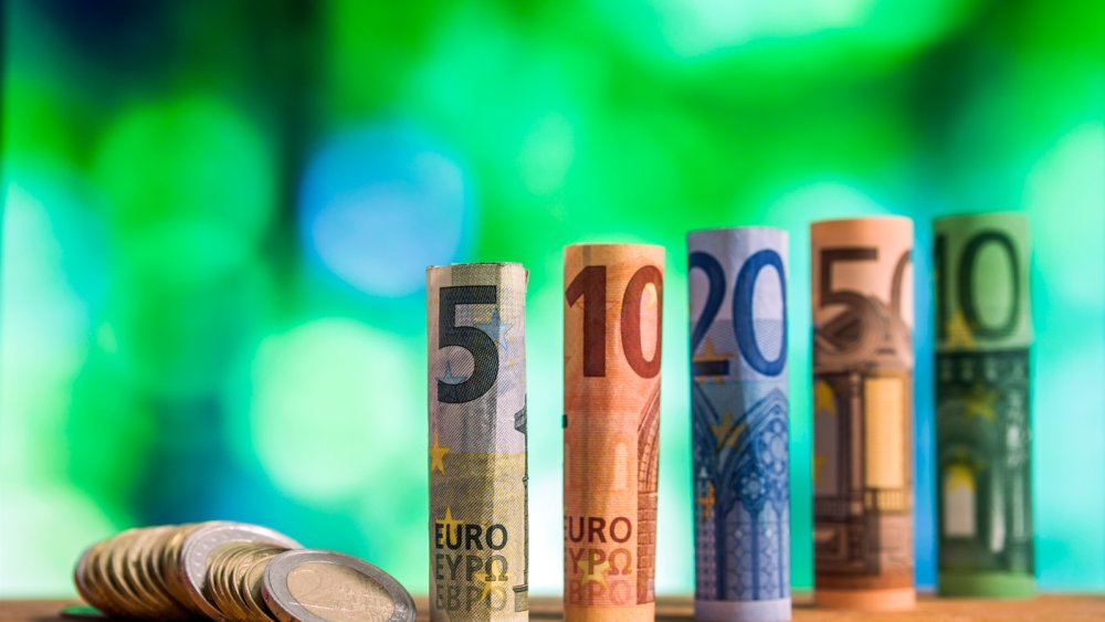 https://mikro-makro.net/guney-kibrista-cogunluk-ayda-1249-avroya-kadar-maas-aliyor