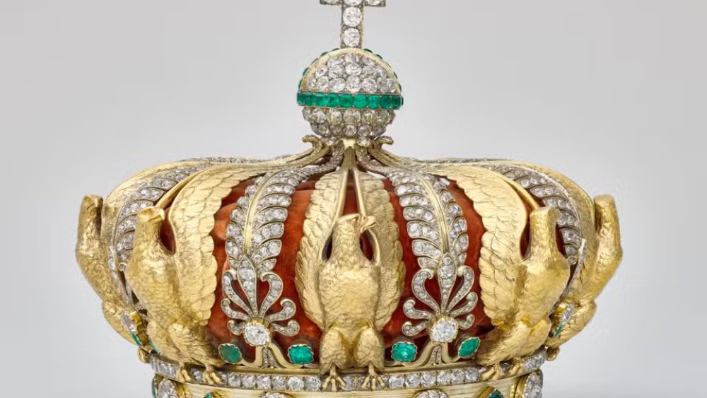 https://mikro-makro.net/louvre-muzesinden-kamyonet-uzerine-yerlestirilmis-sepetli-vincle-mucevherler-calindi