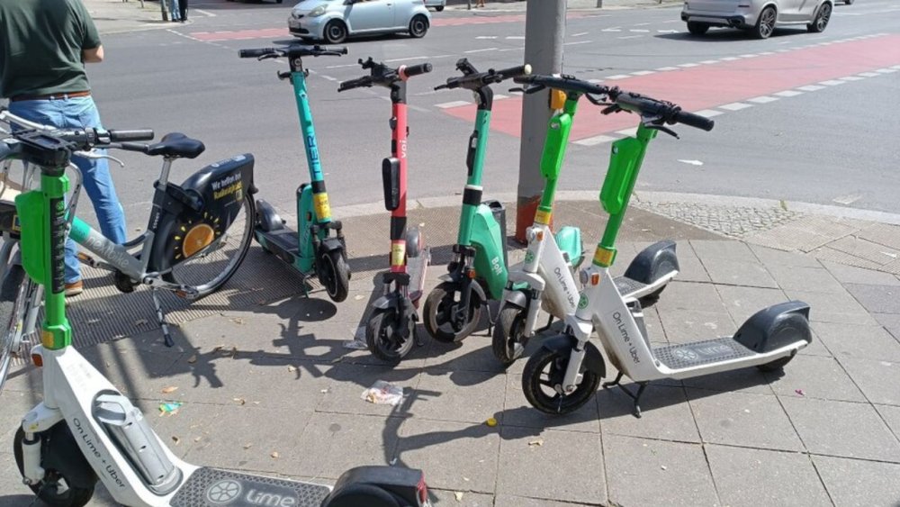 https://mikro-makro.net/almanyada-elektrikli-scooter-kazalarinda-kiralama-sirketlerinin-sorumlulugu-artirildi