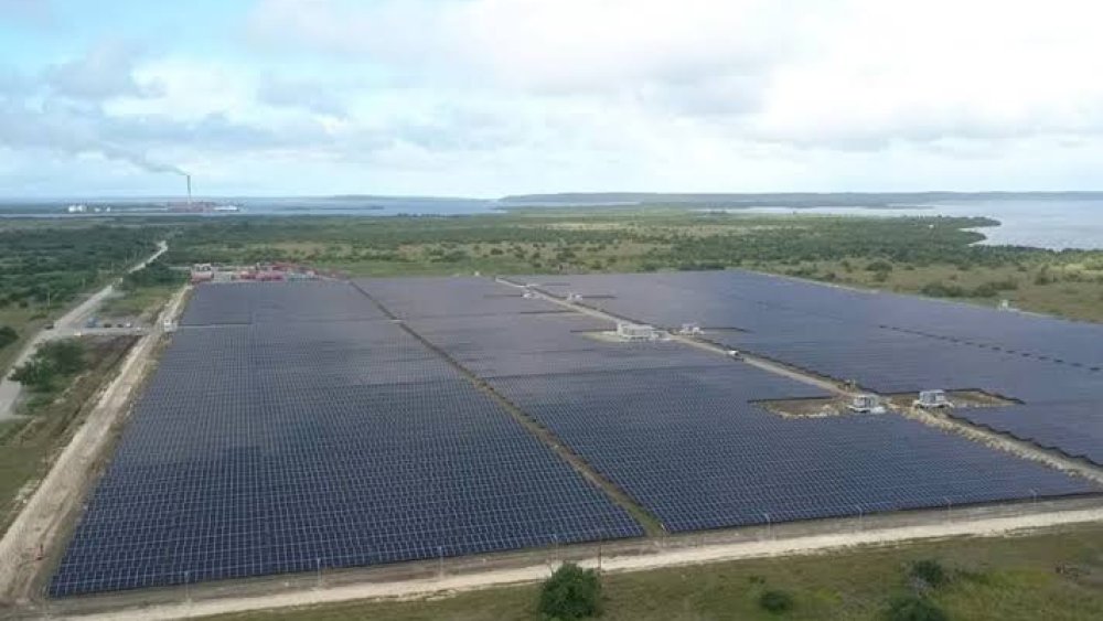 https://mikro-makro.net/petrol-sikintisi-ceken-kuba-cinin-yardimiyla-gunesten-elektrik-uretiyor