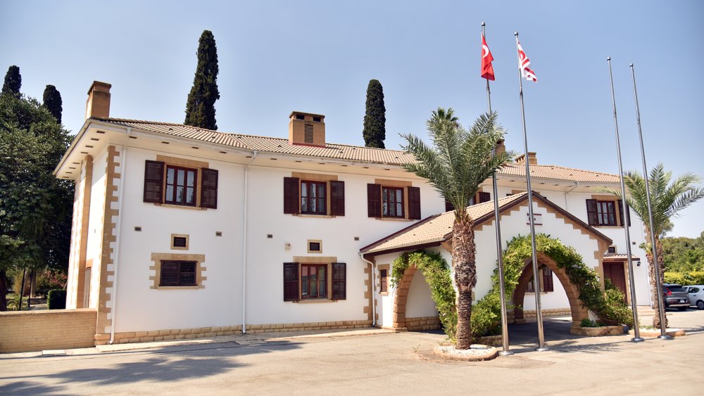 https://mikro-makro.net/tarihi-cumhurbaskanligi-binasi-sanat-ve-kultur-merkezine-donusturuluyor