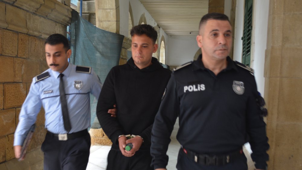 https://mikro-makro.net/korku-ve-tahrik-sonucu-komsusuna-7-el-ates-etti-tayyar-alpdaga-2-yil-hapis