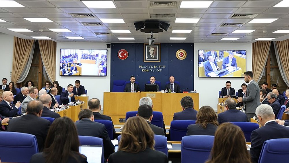 https://mikro-makro.net/fon-sorusturmasinda-29-ulkeye-basvuruldu-278-kisi-ve-sirketin-yurt-disindaki-mal-varliklari-arastiriliyor
