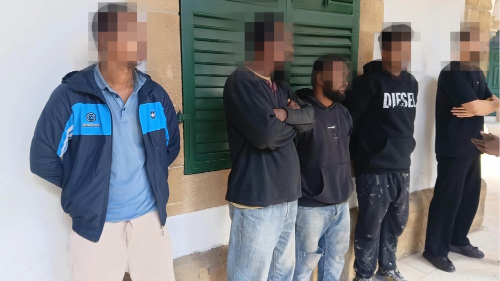 https://mikro-makro.net/gonyelide-321-gundur-izinsiz-yasayan-zanli-yakalandi-bes-kisiye-tutuklama