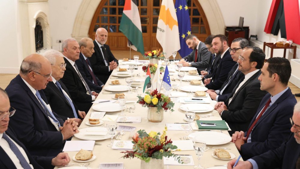 https://mikro-makro.net/hristodulidis-ile-filistin-devlet-baskani-abbas-gorustu-kibris-sorunlarin-degil-cozumun-bir-parcasidir