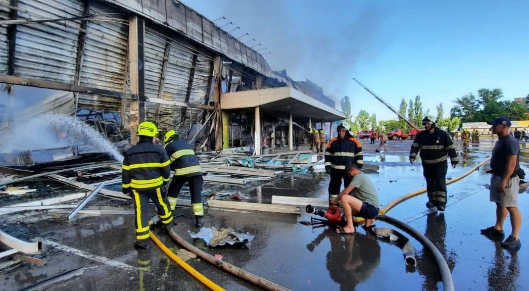 https://mikro-makro.net/rusya-ukraynada-1000den-fazla-sivilin-bulundugu-alisveris-merkezini-bombaladi