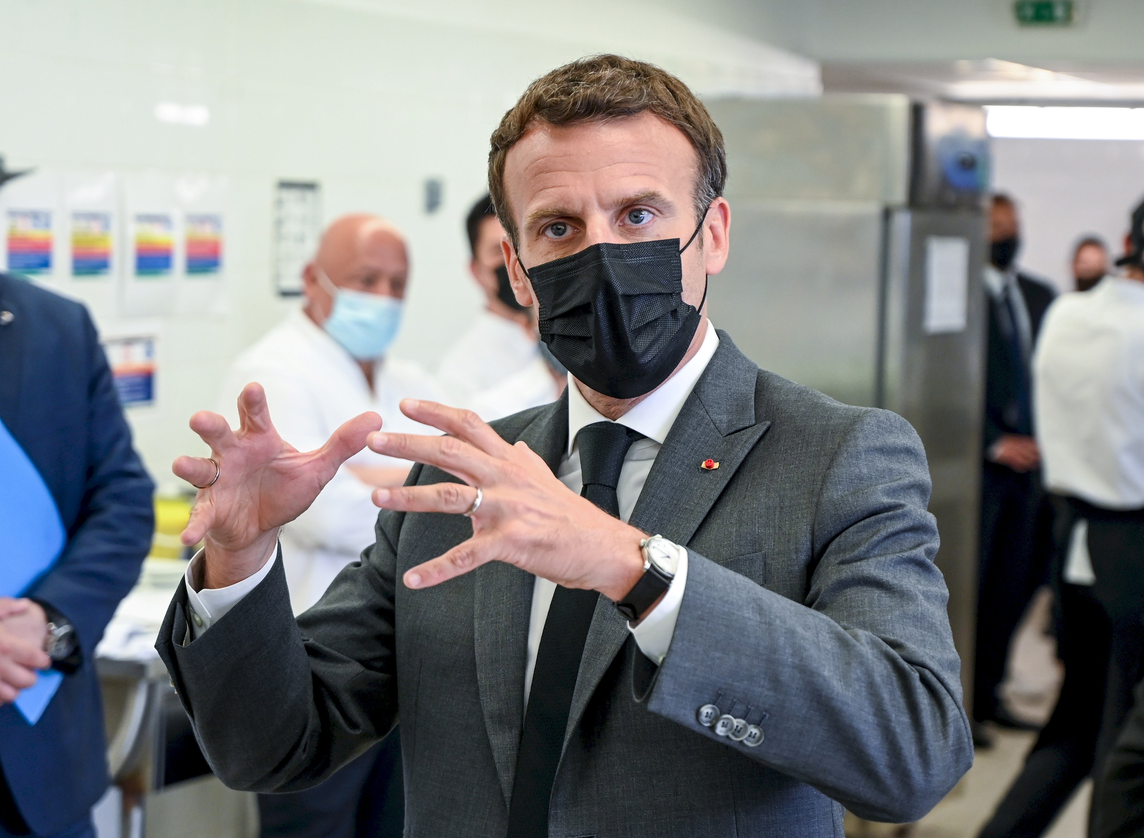 Fransa Cumhurbaşkanı Macron’a çirkin saldırıda aşırı sağ detayı