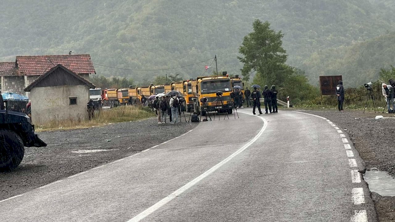 Kosova ve Sırbistan arasındaki geçiş noktalarında plaka gerginliği devam ediyor