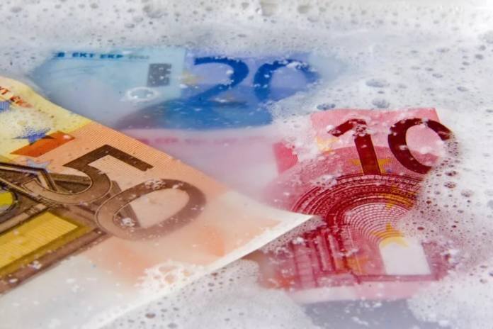 Güney Kıbrıs: Tutuklu Ukraynalı yaklaşık 8 milyon euro aklamış