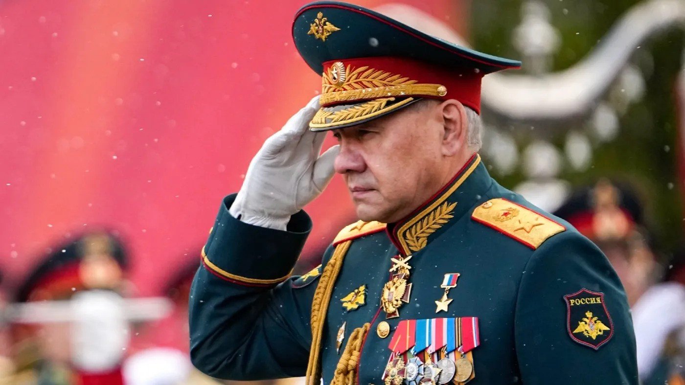 Putin asker Şoygu'yu görevden aldı; ekonomist Belousov'u önerdi