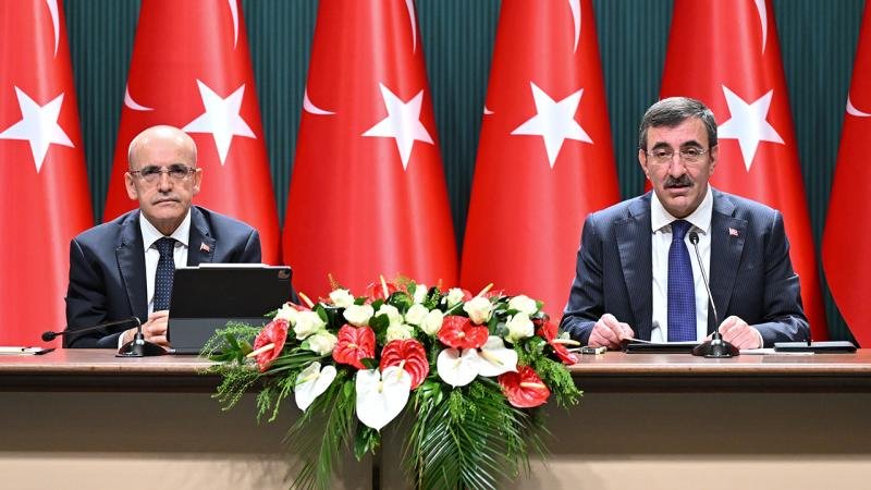 Tasarruf paketi açıklandı: Türkiye'de üç yıl memur alımı sınırlandırdı