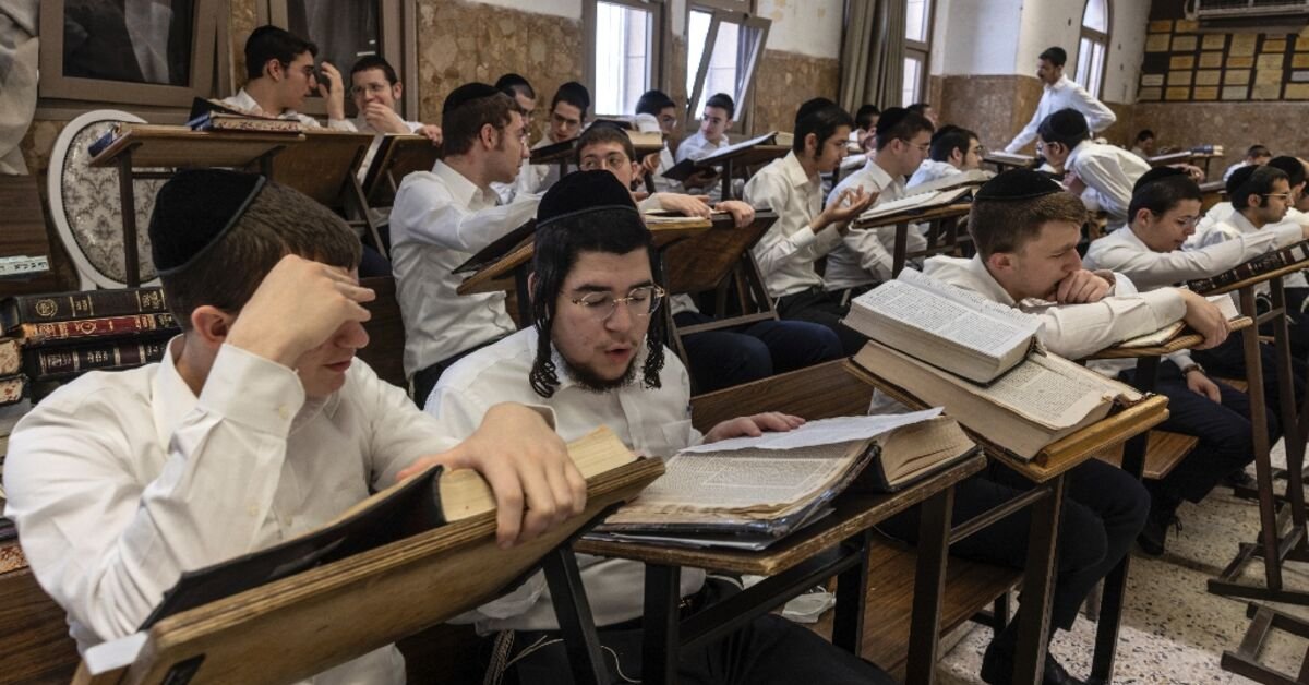 İsrail askerlikten muaf Yahudi ilahiyat öğrencilerini askere çağırıyor