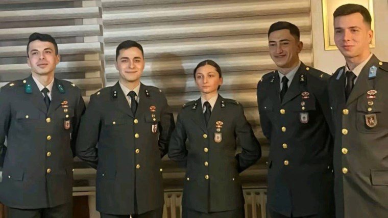 Türkiye: 'Mustafa Kemal’in Askerleriyiz' diyen 5 Teğmen ve 3 Amir TSK’den ihraç edildi
