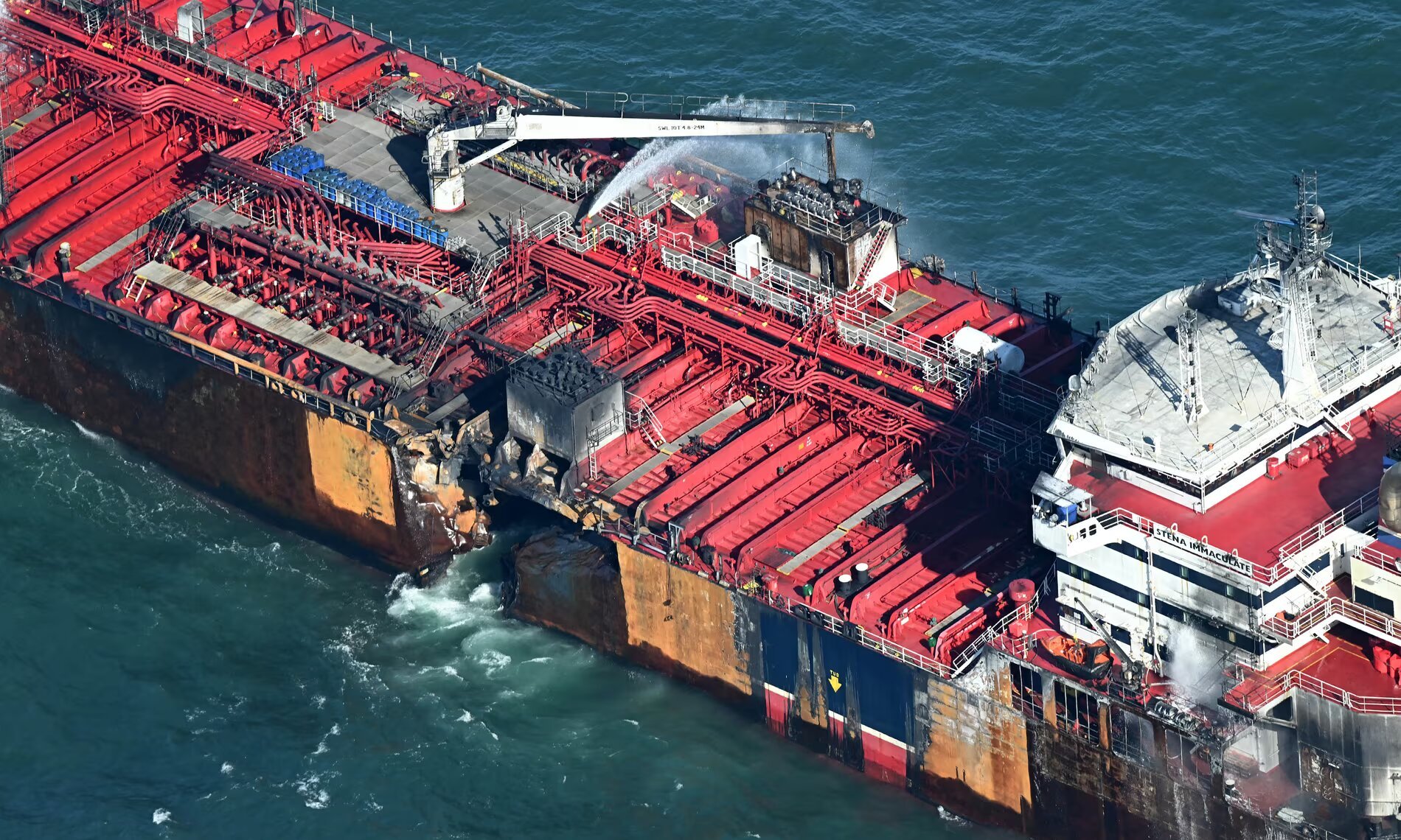 Kuzey Denizi’ndeki çarpışmada tankerden denize ham petrolden daha zehirli jet yakıtı sızdı