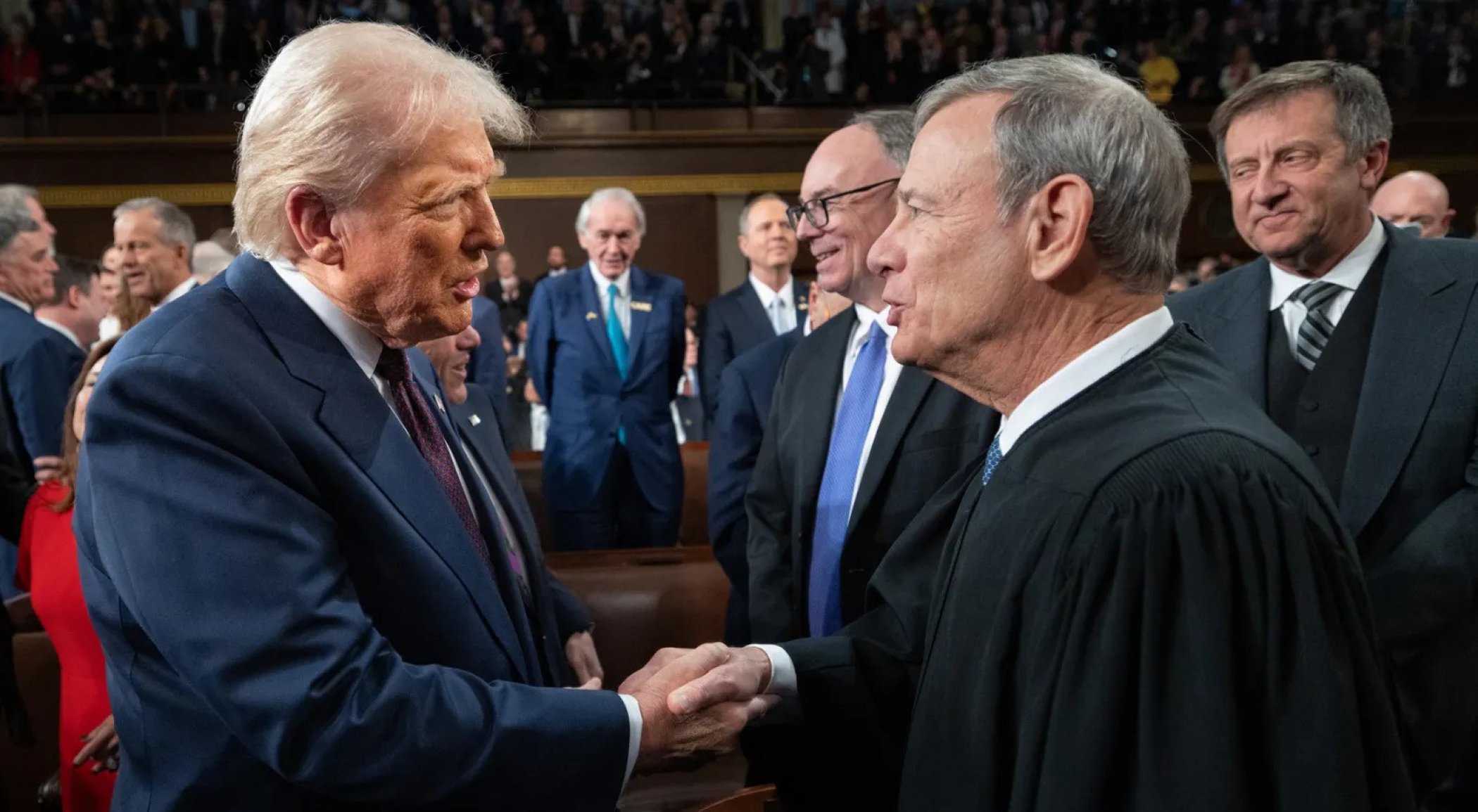 ABD'de Yüksek Mahkeme Başkanı, bir yargıca yönelik saldırılar sonrası Trump'a karşı çıktı