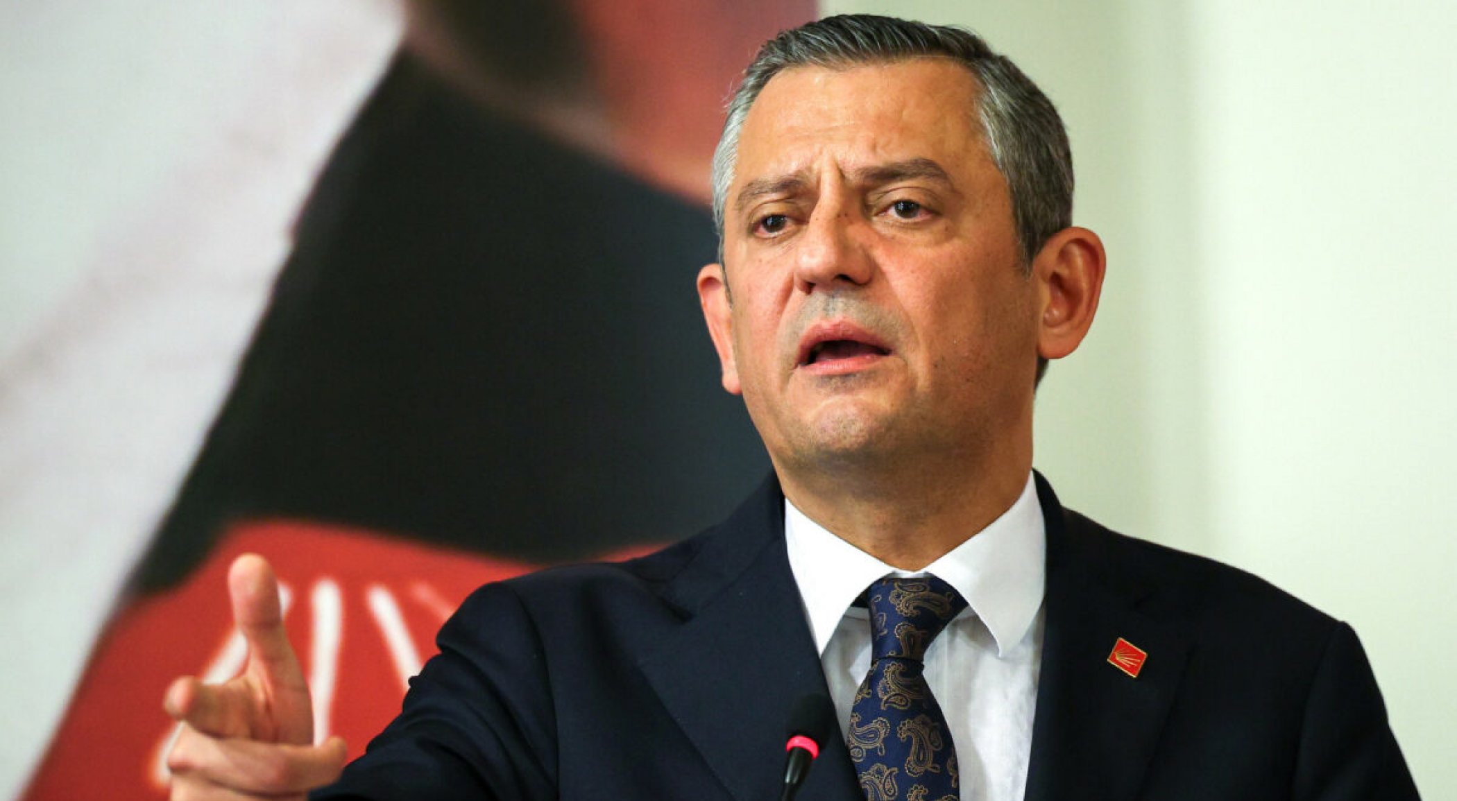 Özgür Özel Le Monde'a röportaj verdi: ‘Darbe girişimini geri püskürtmezsek sandık bitecek’