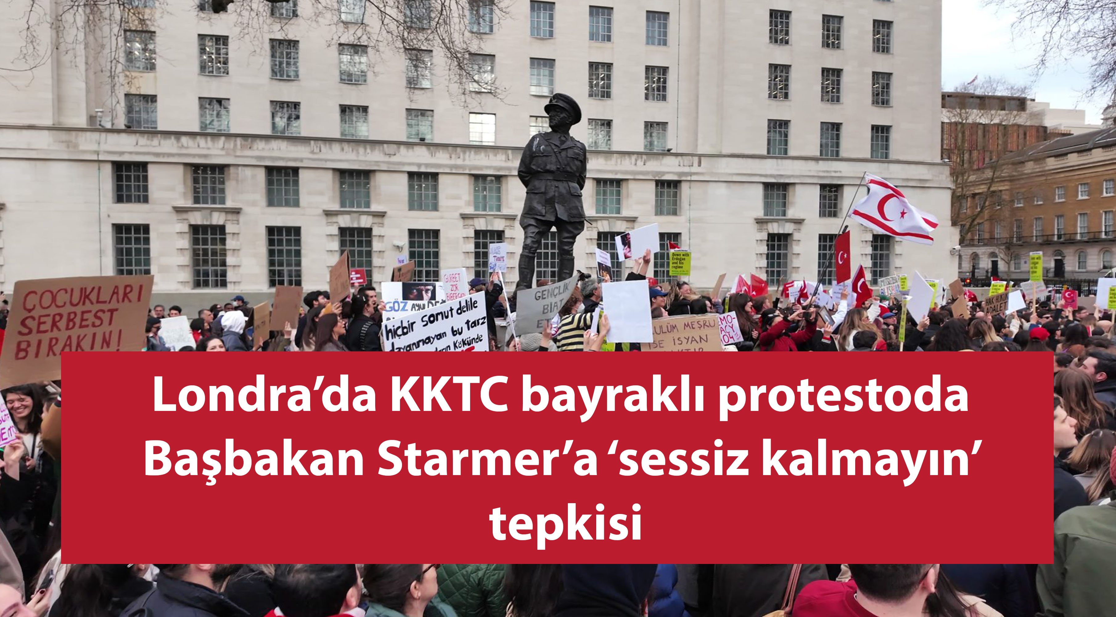 Londra’da KKTC bayraklı protestoda Başbakan Starmer’a sitem