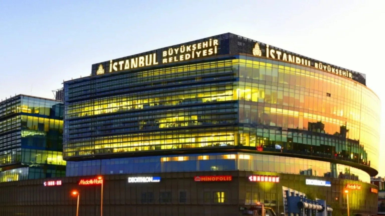 İstanbul Büyükşehir Belediyesi’ne şafak baskını