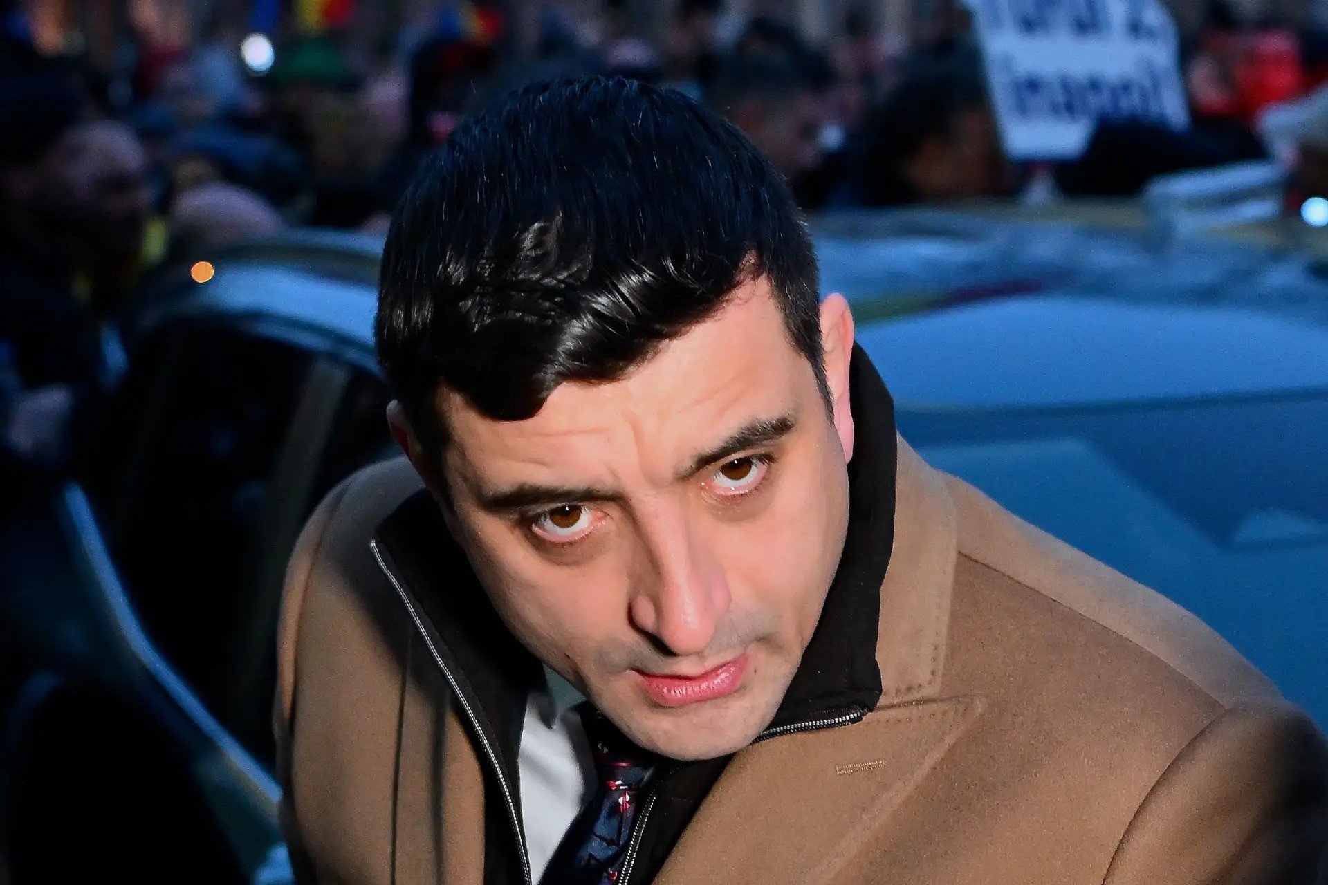 Romanya: Aşırı sağcı Trumpist aday George Simion ilk turda ezici bir zafer kazandı