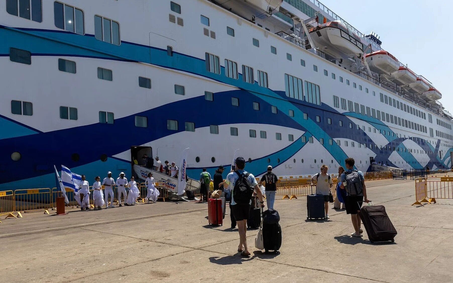 İsrail’den çoğunluğu Amerikalı Yahudi 1.500 kişi Güney Kıbrıs’a tahliye edildi