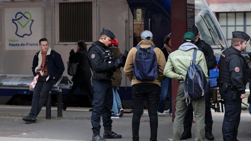 ‘Görünüşe dayalı’ kimlik kontrollerinde AİHM Fransa’yı kınadı