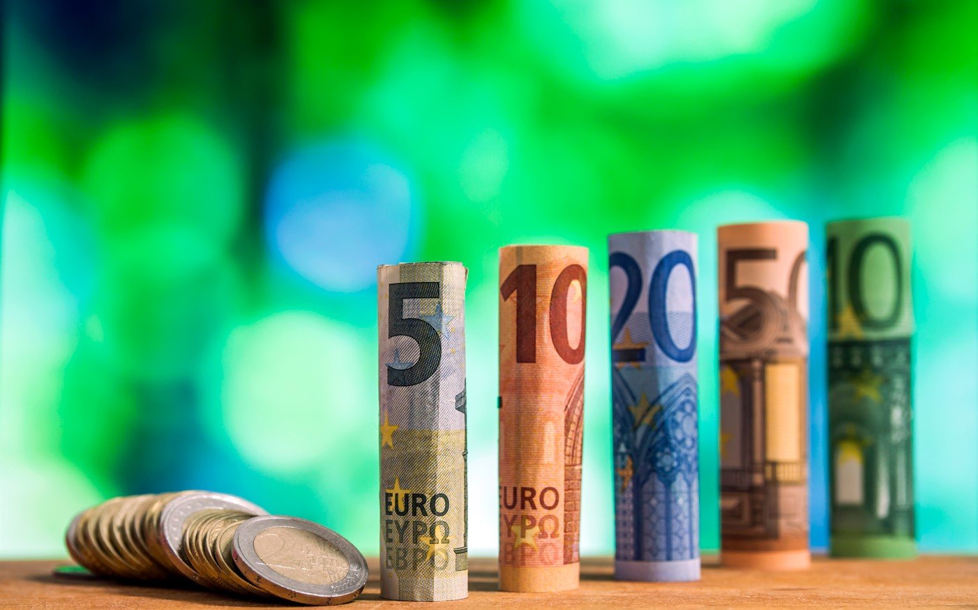 Güney Kıbrıs’ta çoğunluk ayda 1.249 avroya kadar maaş alıyor