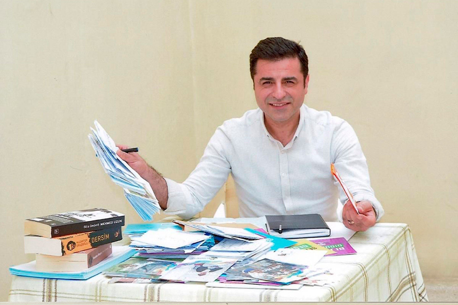 Tutuklu Selahattin Demirtaş: 'Kürt - Türk kardeşliği pekiştirilmeden, üstüne Türk - Türk ayrışması eklendi'