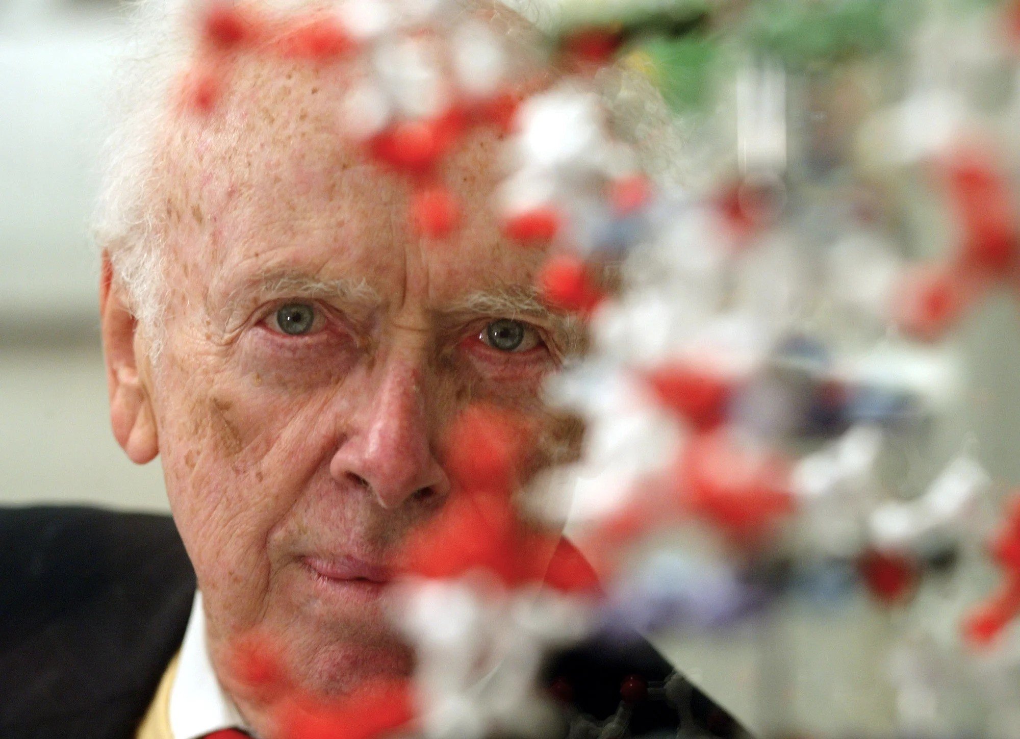 James D. Watson: DNA’nın yapısını keşfetmiş; ırkçılıkla ve cinsiyetçilikle eleştirilmişti