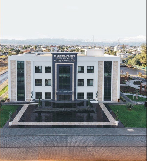 Güzelyurt Belediyesi'nin yeni merkez binası bugün düzenlenen törenle açıldı