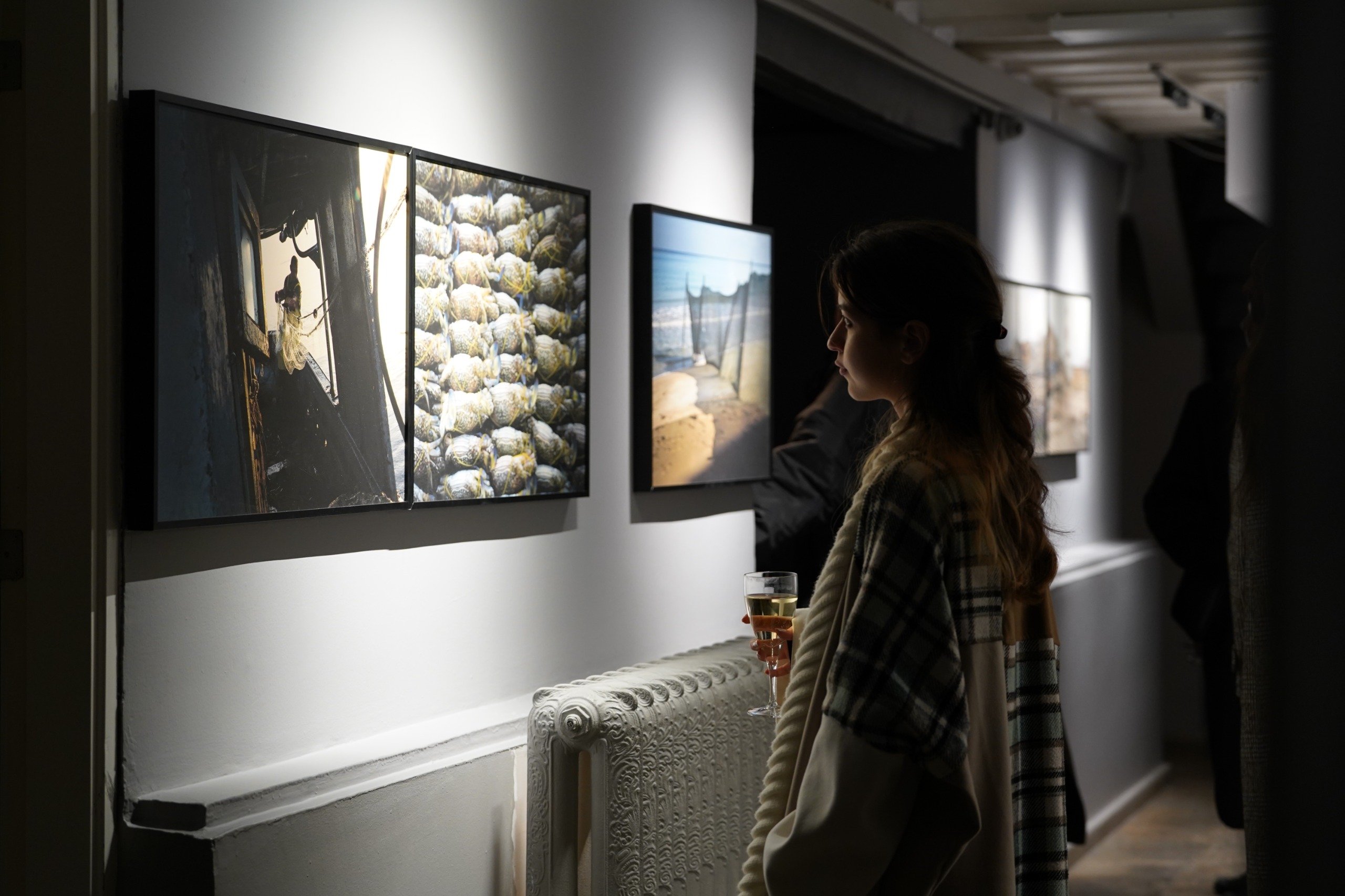 ‘Toprak ve Su: Akdeniz Geçişi’ sergisi Art Rooms Galeri’de açıldı