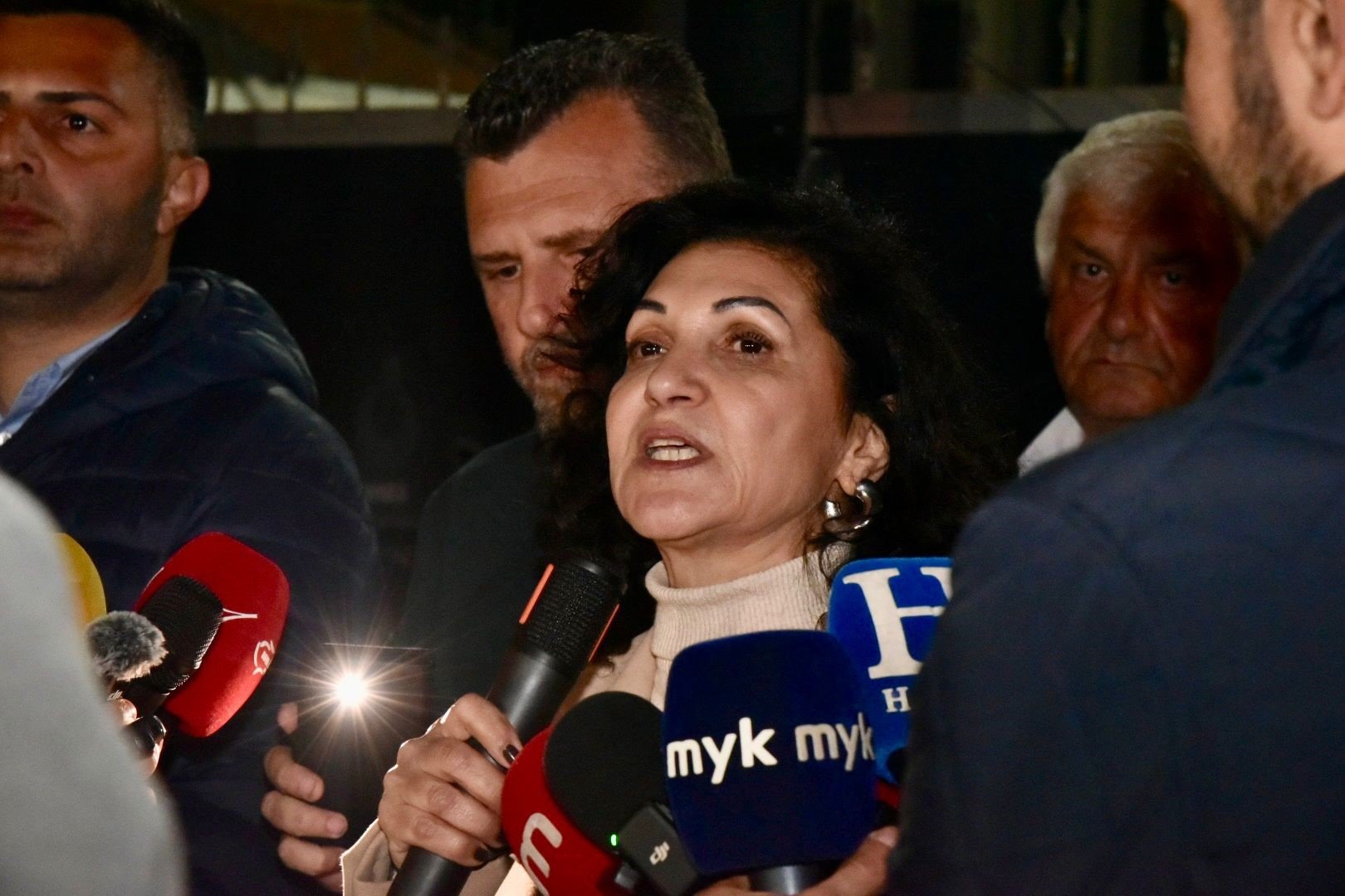 Kamuda örgütlü beş sendika hükümeti protesto etmek amacıyla yürüyüş düzenledi